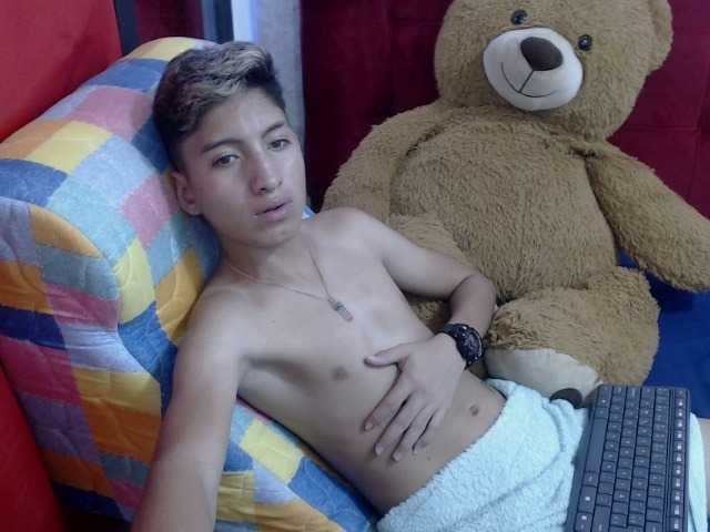 Live sex webcam photo for littlextreme #288041290