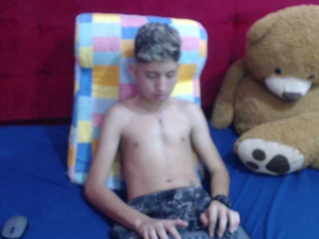 Live sex webcam photo for littlextreme #288041292