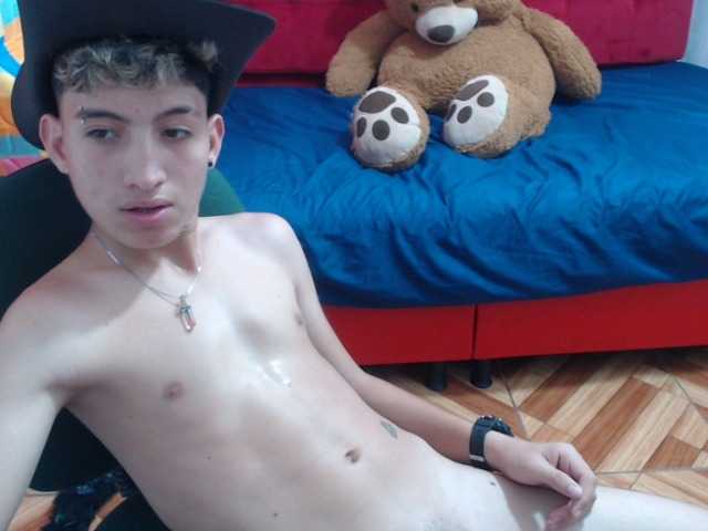 Live sex webcam photo for littlextreme #288041294