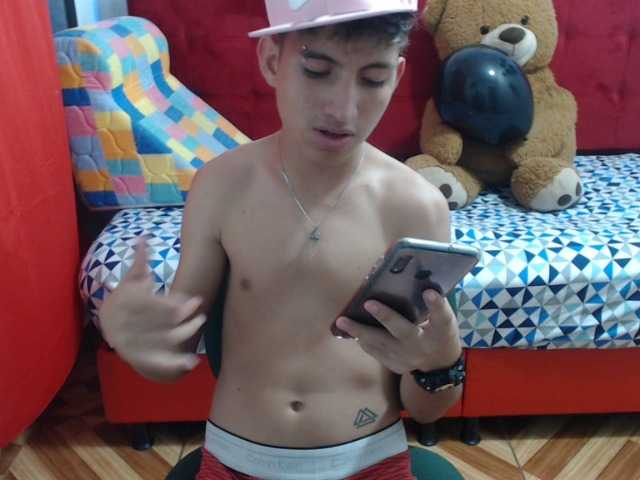 Live sex webcam photo for littlextreme #288041299