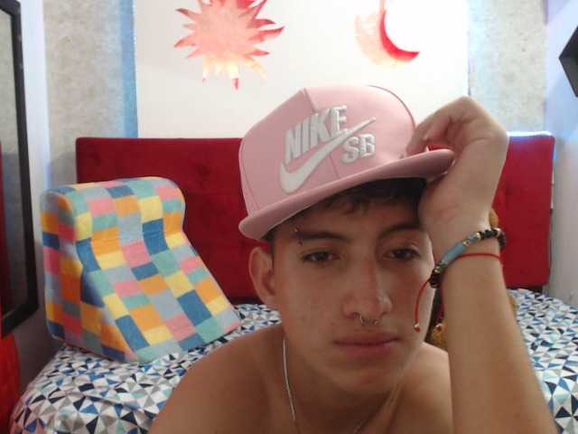 Live sex webcam photo for littlextreme #288041301