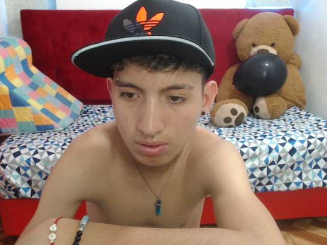 Live sex webcam photo for littlextreme #288041302