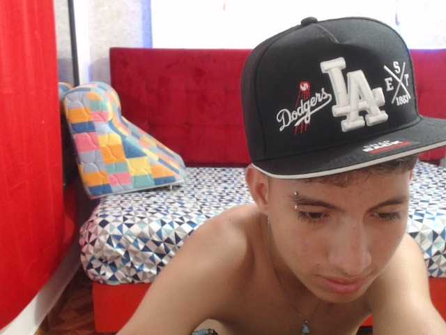 Live sex webcam photo for littlextreme #288041305