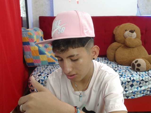 Live sex webcam photo for littlextreme #288041306