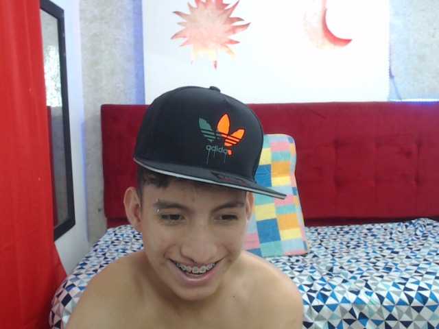 Live sex webcam photo for littlextreme #288041309