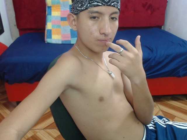 Live sex webcam photo for littlextreme #288041314