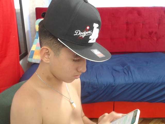 Live sex webcam photo for littlextreme #288041319