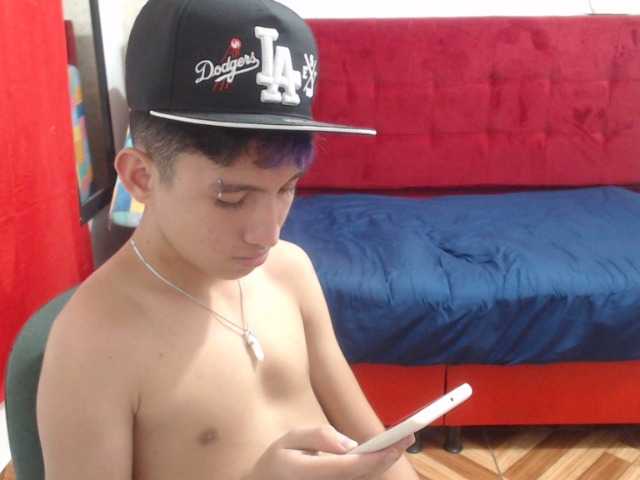 Live sex webcam photo for littlextreme #288041320