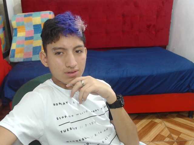 Live sex webcam photo for littlextreme #288041321