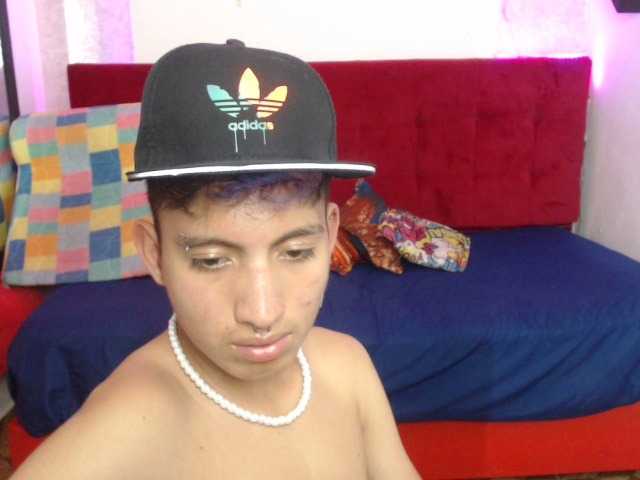 Live sex webcam photo for littlextreme #288041332