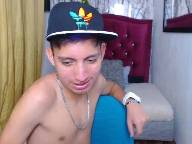 Live sex webcam photo for littlextreme #288041333