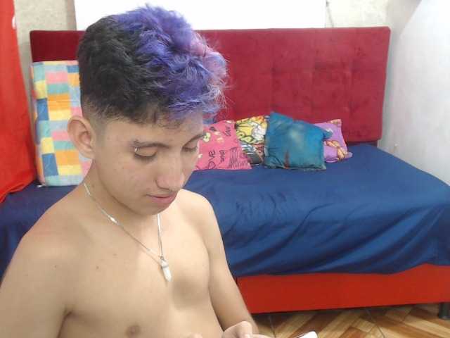 Live sex webcam photo for littlextreme #288041335