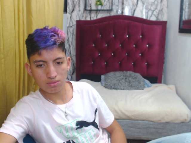 Live sex webcam photo for littlextreme #288041336