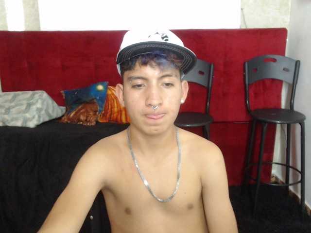 Live sex webcam photo for littlextreme #288041344