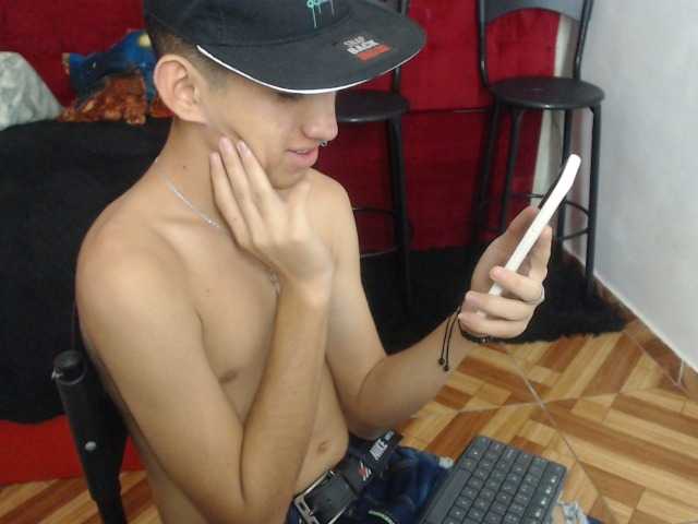 Live sex webcam photo for littlextreme #288041345