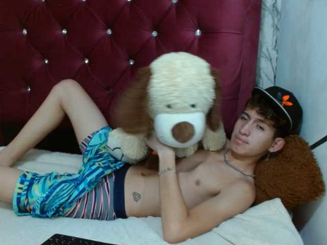 Live sex webcam photo for littlextreme #288041352