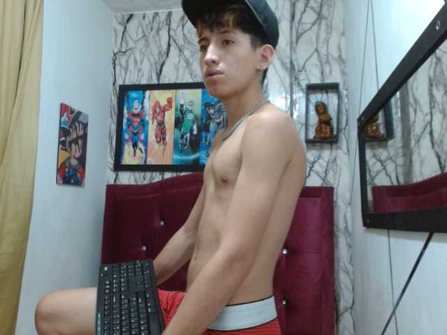 Live sex webcam photo for littlextreme #288041353