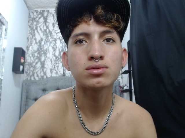 Live sex webcam photo for littlextreme #288041363