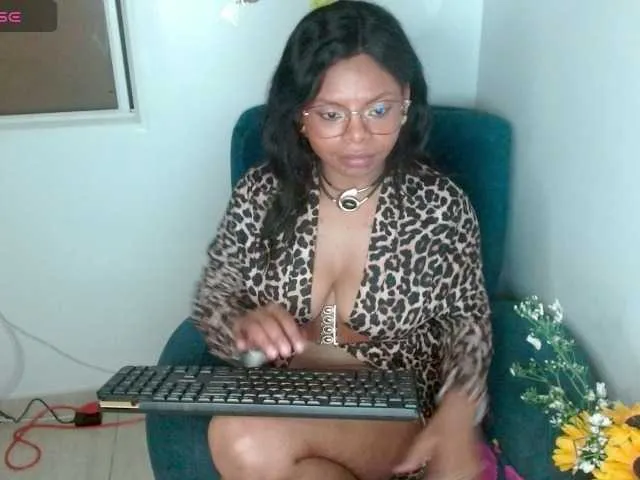 Live sex webcam photo for lizethrey73 #293940803