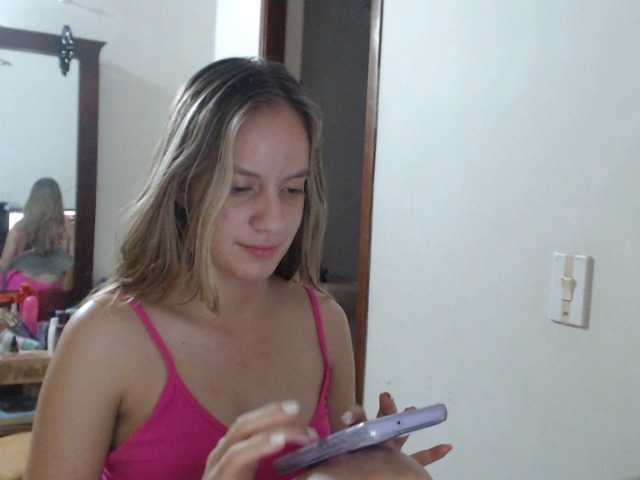 Live sex webcam photo for lizzie-sweett #272704637