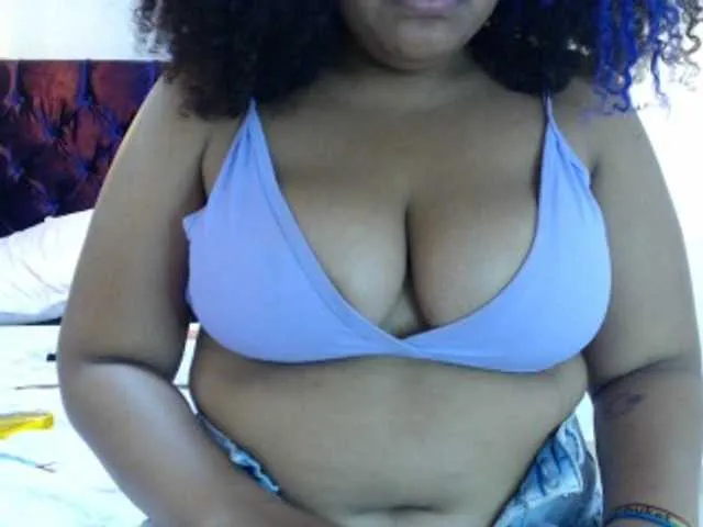 Live sex webcam photo for lluviahot1 #274496660