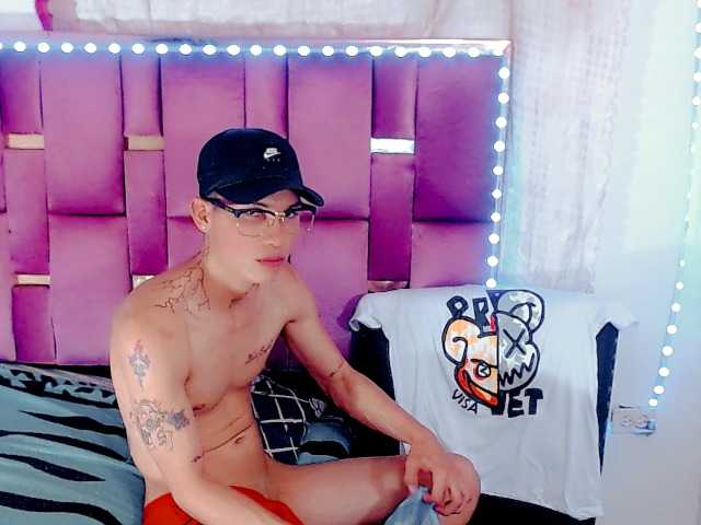 Live sex webcam photo for logandominik #275549488