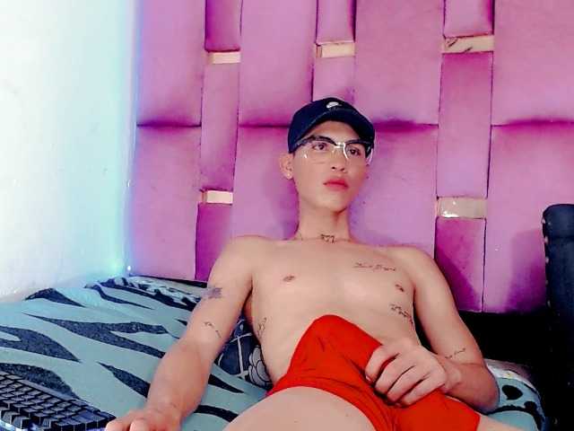 Live sex webcam photo for logandominik #275551840