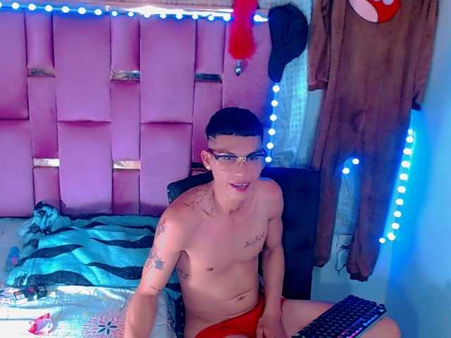 Live sex webcam photo for logandominik #275579599