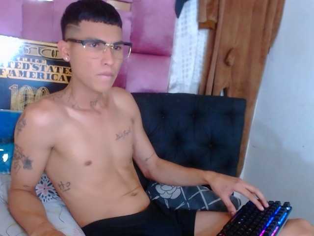 Live sex webcam photo for logandominik #275595178