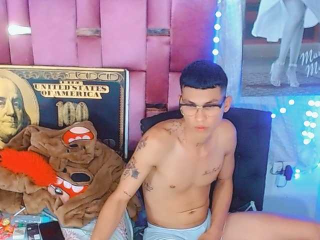 Live sex webcam photo for logandominik #275603115