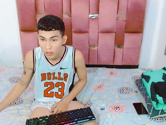 Live sex webcam photo for logandominik #275660446