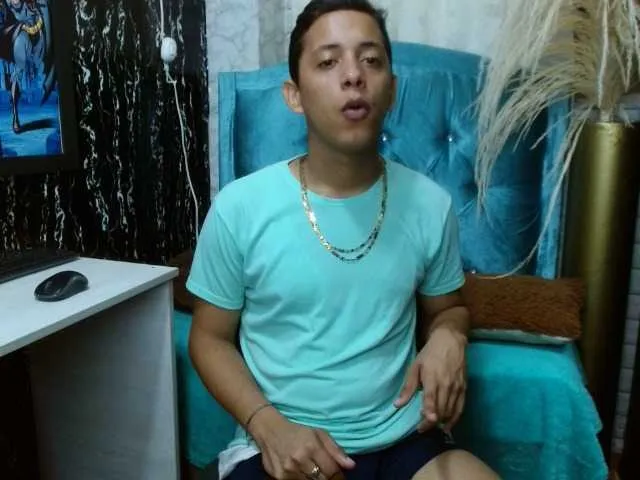 Live sex webcam photo for logannwolf #277583425