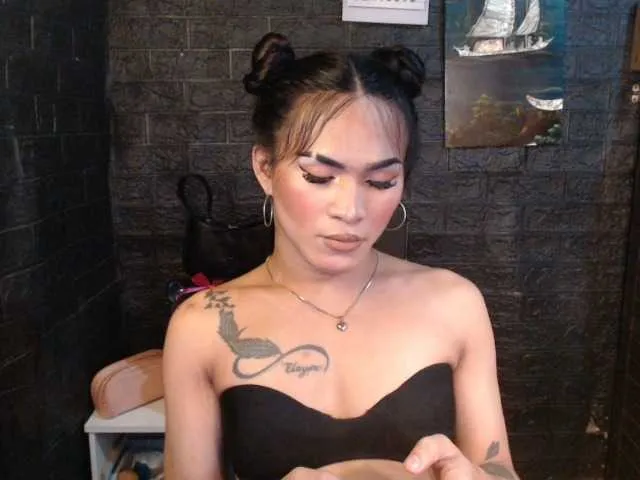 Live sex webcam photo for loisafox18 #290596285