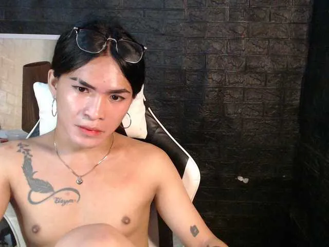 Live sex webcam photo for loisafox18 #290675774