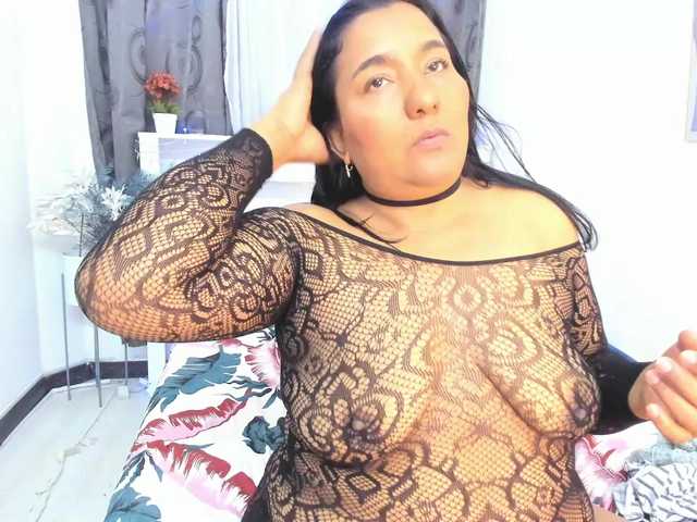 Live sex webcam photo for lola-Milf19 #276658960