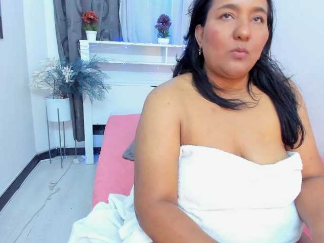 Live sex webcam photo for lola-Milf19 #276666491