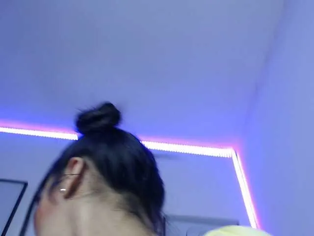 Live sex webcam photo for loolittaaxxx #277412524