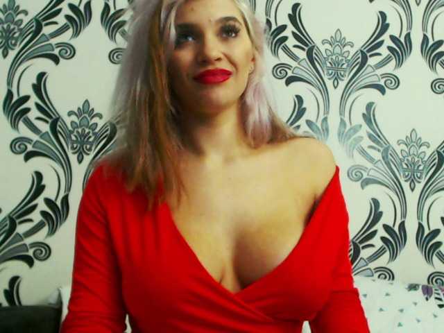 Live sex webcam photo for lorehottie #272178696