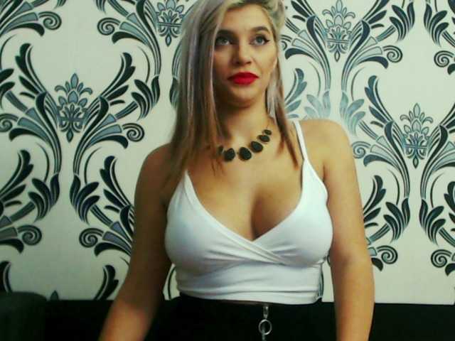 Live sex webcam photo for lorehottie #272255891