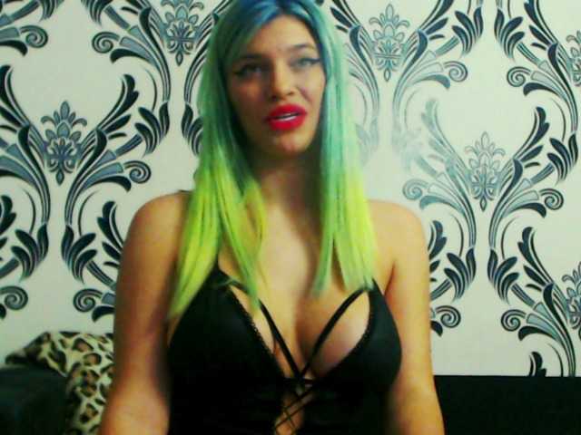 Live sex webcam photo for lorehottie #272921683