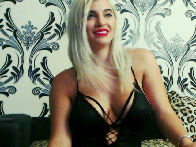 Live sex webcam photo for lorehottie #273970680