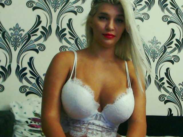 Live sex webcam photo for lorehottie #274484708