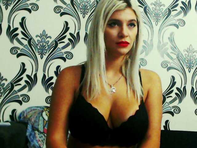 Live sex webcam photo for lorehottie #274935850