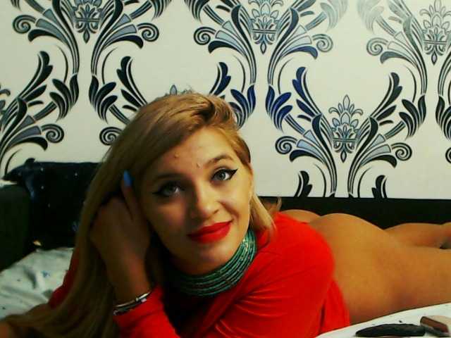 Live sex webcam photo for lorehottie #276424357