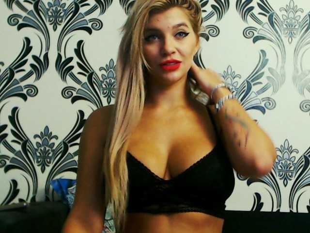 Live sex webcam photo for lorehottie #276521842