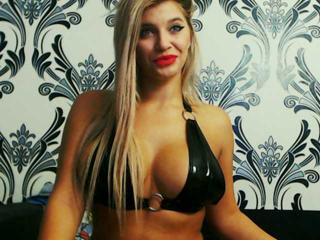 Live sex webcam photo for lorehottie #276571124