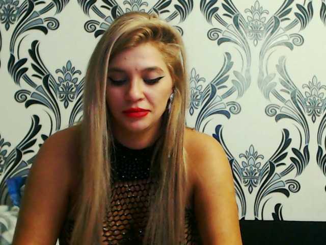 Live sex webcam photo for lorehottie #276746191