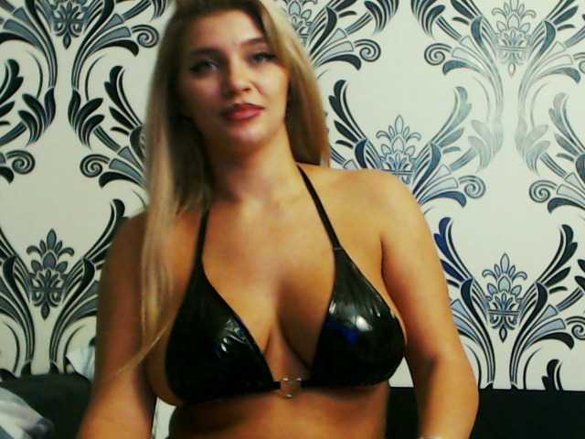 Live sex webcam photo for lorehottie #276818613