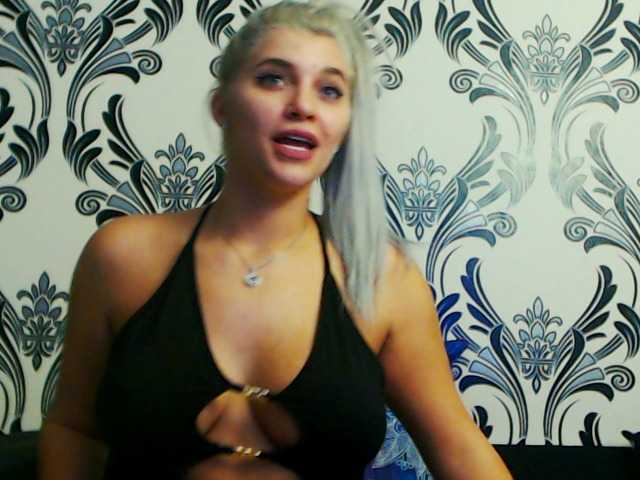 Live sex webcam photo for lorehottie #277305127