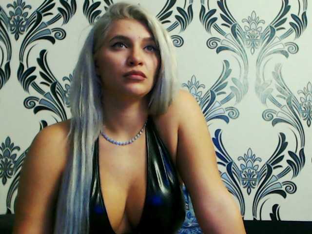 Live sex webcam photo for lorehottie #277312477